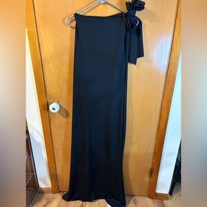 Commense Black One-Shoulder Dress